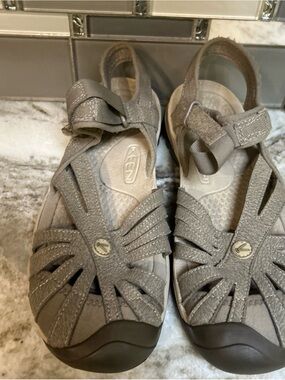 Keen Rose Sandals Women Sz 9  Brown Strappy Hiking Sport Walking Shoes Athletic.